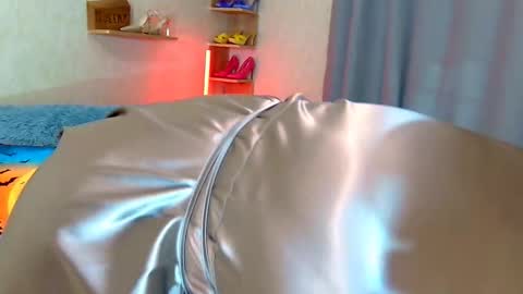 Kim online show from November 2025 06:43:02 PM