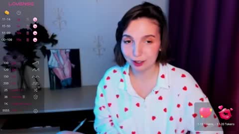 Hazel online show from October 2025 08:53:02 PM