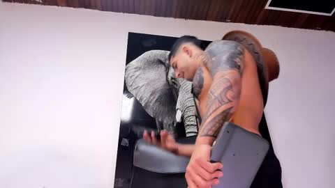 Angel Falconer online show from October 2025 01:50:01 AM