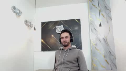 KING  online show from April 2026 03:35:01 AM