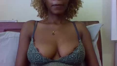 Snapshot of kingrena chatting on February 2026 10:33:01 AM Rena-sexy online show from February 2026 10:33:01 AM