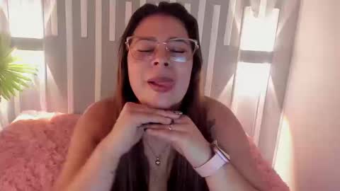 Snapshot of kinky_esmerald chatting on February 2026 03:43:01 PM online show from February 2026 03:43:01 PM