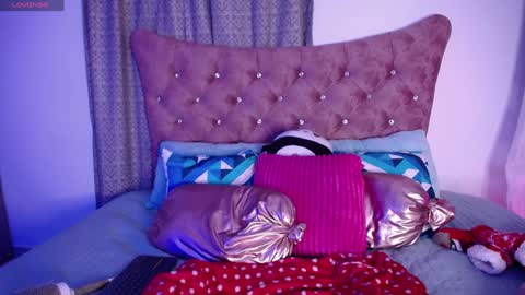 Snapshot of kinkydoll_ chatting on December 2024 07:11:02 AM Sara online show from December 2024 07:11:02 AM