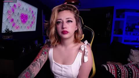 Snapshot of kinkydoll_ chatting on January 2025 06:33:02 AM Sara online show from January 2025 06:33:02 AM