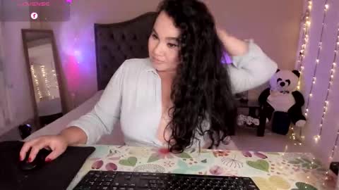 Snapshot of kinkyelise chatting on January 2026 04:06:01 AM Jenny online show from January 2026 04:06:01 AM