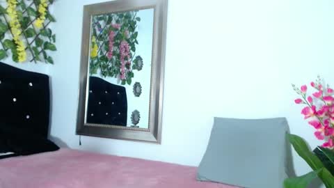 Isabella  online show from February 2025 12:52:02 AM