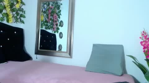 Isabella  online show from February 2025 10:50:02 PM