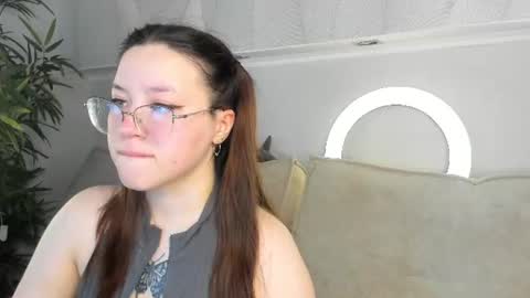 Snapshot of kira_be11 chatting on June 2026 12:02:01 AM Kira Be11 online show from June 2026 12:02:01 AM