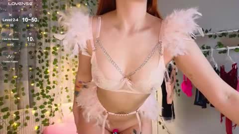 Kira Briis online show from November 2025 02:05:01 PM