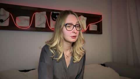 Snapshot of kira_dea_ chatting on November 2025 09:43:02 PM Kira Dea online show from November 2025 09:43:02 PM