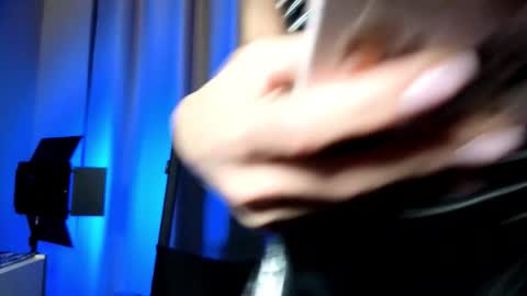 Snapshot of kira_mmr chatting on September 2025 07:08:01 PM Kira and friends online show from September 2025 07:08:01 PM