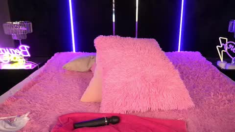 Kira online show from March 2025 12:44:01 AM