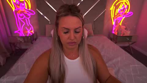 Kira online show from September 2025 08:30:02 PM