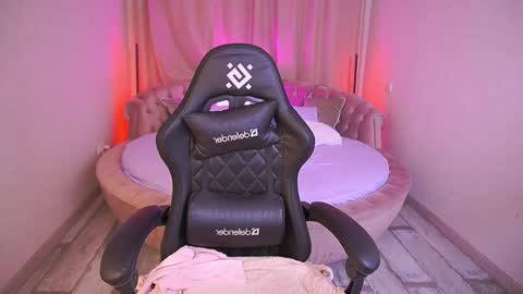 Kira online show from September 2025 10:48:02 PM