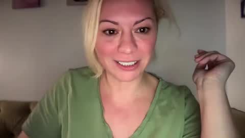 KiraDivine online show from December 2024 08:02:01 PM