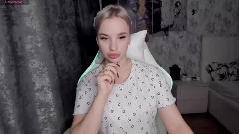 kirakrox online show from November 2025 07:37:01 PM