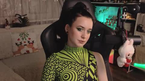 Kira    online show from January 2026 07:17:01 PM