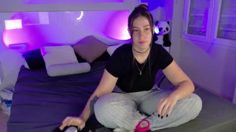 Kira online show from February 2026 08:19:01 AM