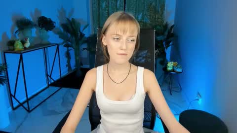 Kira online show from November 2025 05:44:01 PM