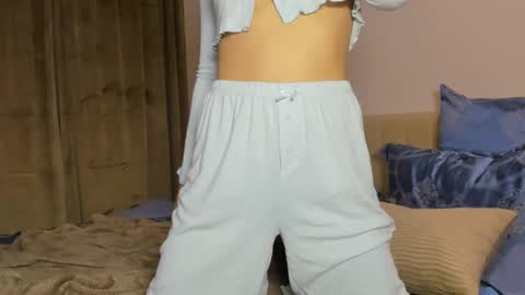 Kira online show from October 2025 05:47:01 PM