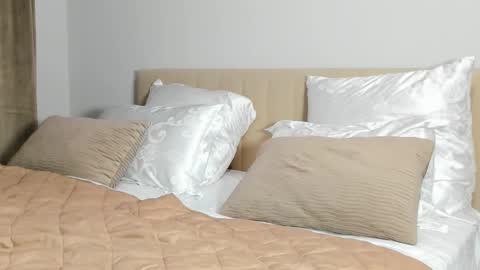 Kira online show from March 2026 07:06:02 PM