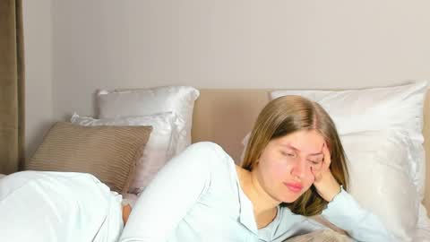 Kira online show from April 2026 08:03:01 PM