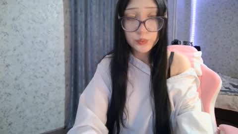 Nicole online show from October 2025 06:48:01 PM