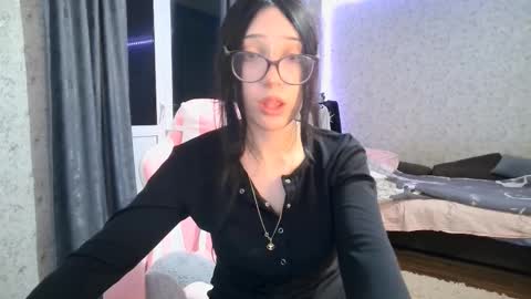 Nicole online show from October 2025 06:28:02 PM