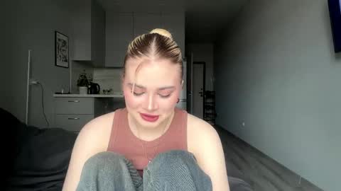 Snapshot of kirtova chatting on April 2026 10:00:01 AM Kira online show from April 2026 10:00:01 AM