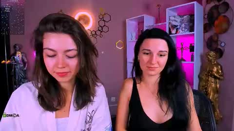 kitniss online show from October 2025 12:11:01 PM
