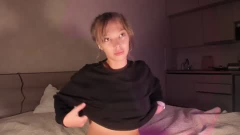 Polly online show from July 2026 06:01:02 PM
