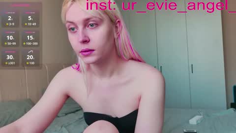 Snapshot of kitty_dora chatting on March 2026 09:34:02 AM Evelyn online show from March 2026 09:34:02 AM