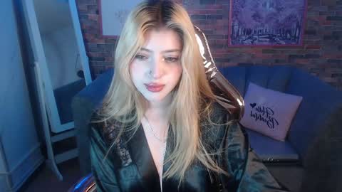 kitty_fox_b online show from January 2025 07:49:01 PM