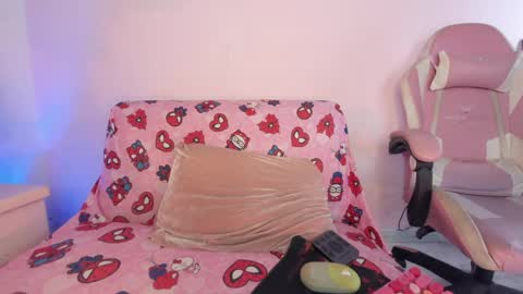 Snapshot of kitty_kryss chatting on May 2026 07:08:02 PM kitty_kryss online show from May 2026 07:08:02 PM