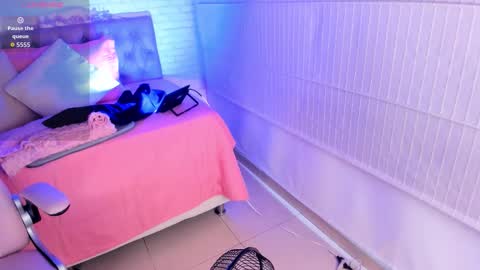 Kitty online show from November 2025 07:35:01 PM