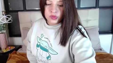 Snapshot of kitty_vibes_ chatting on November 2025 08:22:02 PM K I T T Y   online show from November 2025 08:22:02 PM