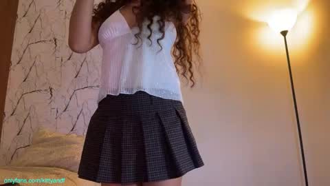 Kitty black hair 19 years Isa red hair18 years John 21 years online show from March 2026 02:04:01 AM