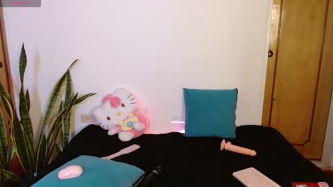 LAURA  help me reach 100likes online show from December 2025 09:21:02 PM