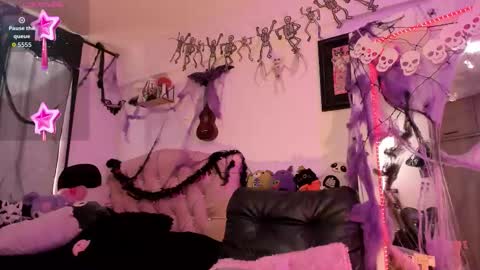 Kitty Goth  online show from October 2025 05:09:02 PM