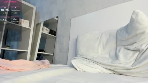 Monika online show from September 2025 03:35:02 PM