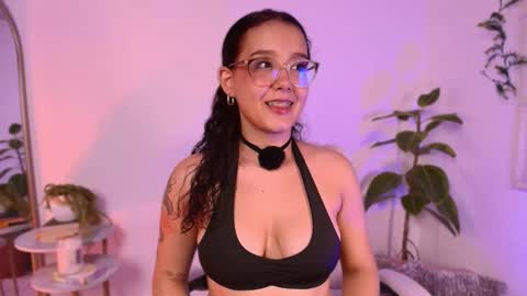 Snapshot of kittysophie_ chatting on November 2025 10:31:02 PM Sophie online show from November 2025 10:31:02 PM