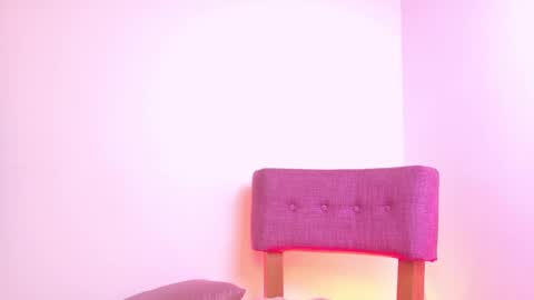 Snapshot of kity_hill chatting on November 2025 05:28:02 AM Kitty Hill online show from November 2025 05:28:02 AM