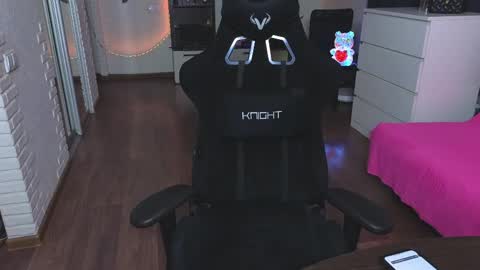 Alisa.         online show from April 2026 06:30:02 PM