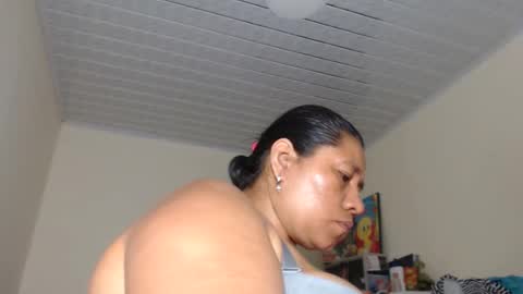 Snapshot of kloe_boobs chatting on February 2025 04:48:02 AM Kloe online show from February 2025 04:48:02 AM