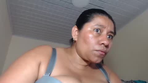 Snapshot of kloe_boobs chatting on February 2025 06:42:02 PM Kloe online show from February 2025 06:42:02 PM