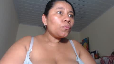 Snapshot of kloe_boobs chatting on February 2025 01:19:02 AM Kloe online show from February 2025 01:19:02 AM