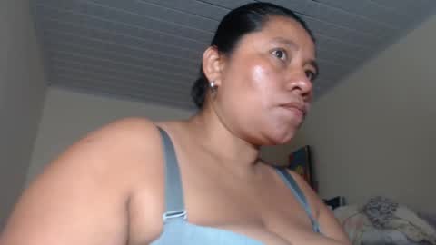 Snapshot of kloe_boobs chatting on February 2025 08:11:02 PM Kloe online show from February 2025 08:11:02 PM