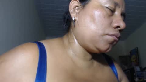Snapshot of kloe_boobs chatting on September 2025 07:54:01 AM Kloe online show from September 2025 07:54:01 AM
