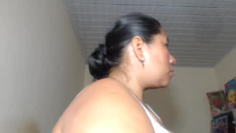 Snapshot of kloe_boobs chatting on October 2025 09:54:02 PM Kloe online show from October 2025 09:54:02 PM