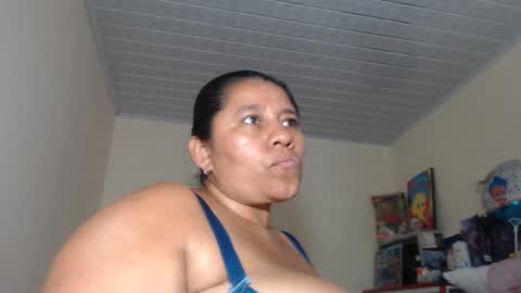 Snapshot of kloe_boobs chatting on October 2025 08:40:01 PM Kloe online show from October 2025 08:40:01 PM